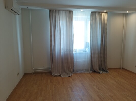 Продам однокомнатную (1-комн.) квартиру, Большая Очаковская ул, 44к1, Москва г