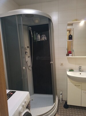 Продам однокомнатную (1-комн.) квартиру, Большая Очаковская ул, 44к1, Москва г