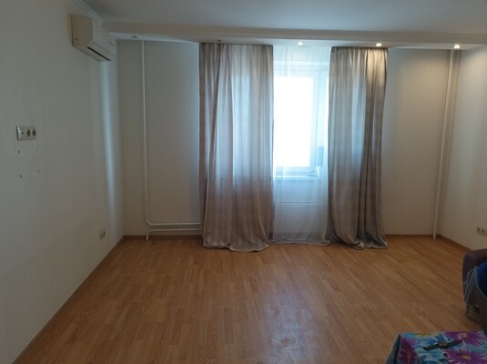 Продам однокомнатную (1-комн.) квартиру, Большая Очаковская ул, 44к1, Москва г