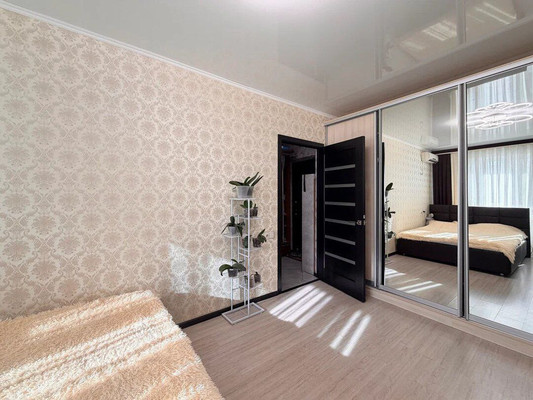 Продам однокомнатную (1-комн.) квартиру, Лермонтова ул, 16, Симферополь г