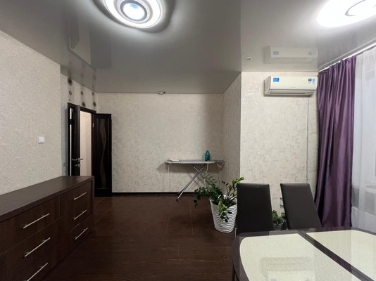 Продам трехкомнатную (3-комн.) квартиру, Дзержинского пр-кт, 232, Новороссийск г