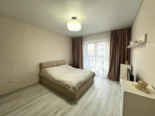 Продам трехкомнатную (3-комн.) квартиру, Пионерская ул, 18, Новороссийск г