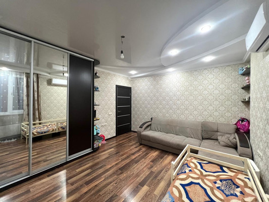 Продам однокомнатную (1-комн.) квартиру, Мурата Ахеджака ул, 6, Новороссийск г