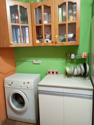 Продам трехкомнатную (3-комн.) квартиру, Лабутина ул, 16Б, Санкт-Петербург г