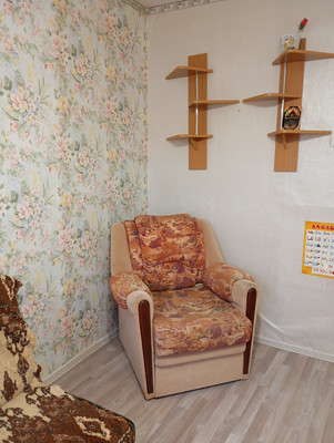 Продам трехкомнатную (3-комн.) квартиру, Лабутина ул, 16Б, Санкт-Петербург г