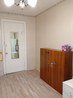 Продам трехкомнатную (3-комн.) квартиру, Лабутина ул, 16Б, Санкт-Петербург г