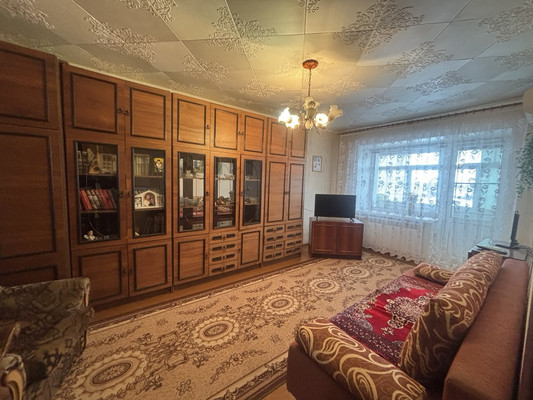 Продам двухкомнатную (2-комн.) квартиру, 8-е Марта ул, 20, Ишим г