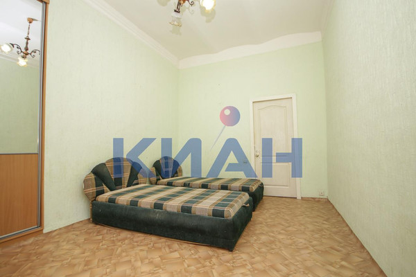 Продам трехкомнатную (3-комн.) квартиру, Малиновского ул, 8, Красноярск г