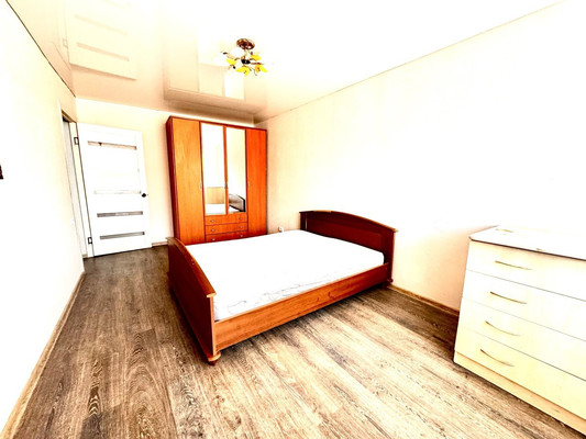 Продам двухкомнатную (2-комн.) квартиру, Шаронова ул, 5, Ишим г