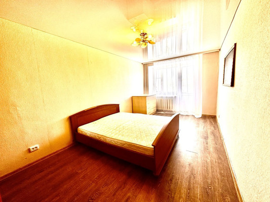 Продам двухкомнатную (2-комн.) квартиру, Шаронова ул, 5, Ишим г