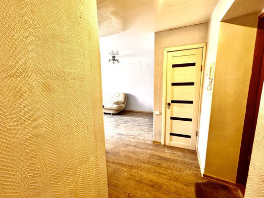 Продам двухкомнатную (2-комн.) квартиру, Шаронова ул, 5, Ишим г