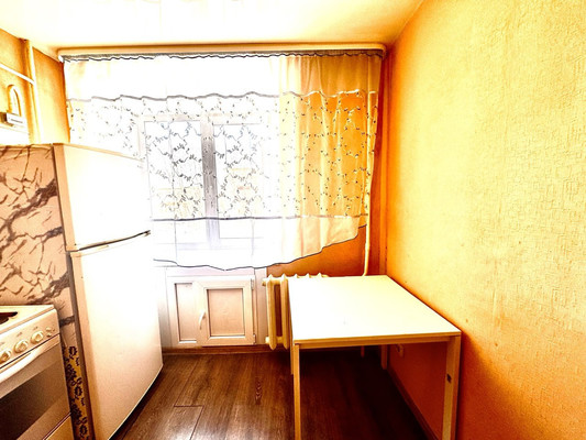 Продам двухкомнатную (2-комн.) квартиру, Шаронова ул, 5, Ишим г