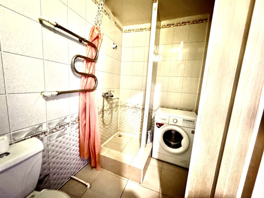 Продам двухкомнатную (2-комн.) квартиру, Шаронова ул, 5, Ишим г