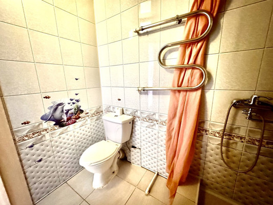 Продам двухкомнатную (2-комн.) квартиру, Шаронова ул, 5, Ишим г