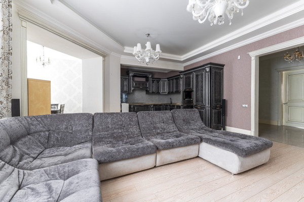 Продам трехкомнатную (3-комн.) квартиру, Чистопольская ул, 32, Казань г