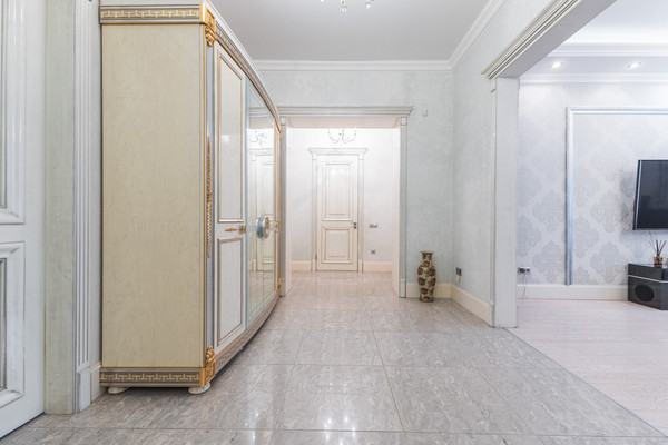 Продам трехкомнатную (3-комн.) квартиру, Чистопольская ул, 32, Казань г