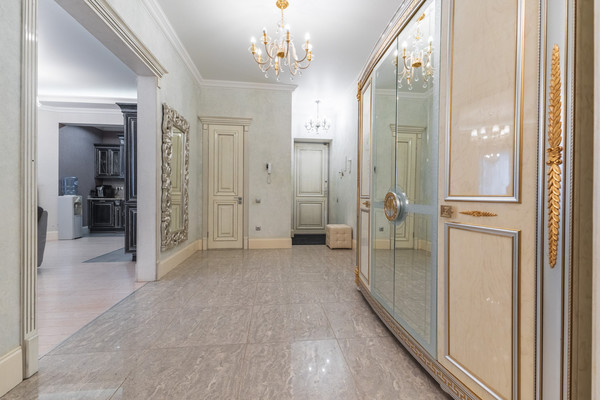 Продам трехкомнатную (3-комн.) квартиру, Чистопольская ул, 32, Казань г