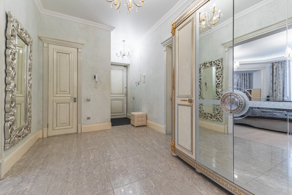 Продам трехкомнатную (3-комн.) квартиру, Чистопольская ул, 32, Казань г