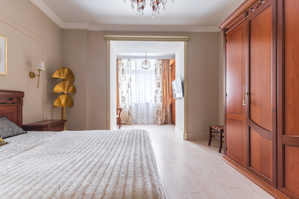 Продам трехкомнатную (3-комн.) квартиру, Чистопольская ул, 32, Казань г