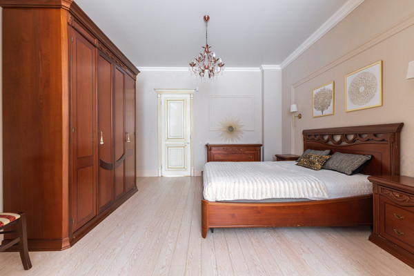 Продам трехкомнатную (3-комн.) квартиру, Чистопольская ул, 32, Казань г