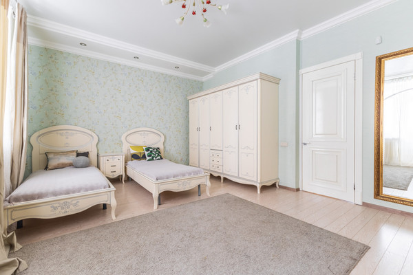 Продам трехкомнатную (3-комн.) квартиру, Чистопольская ул, 32, Казань г