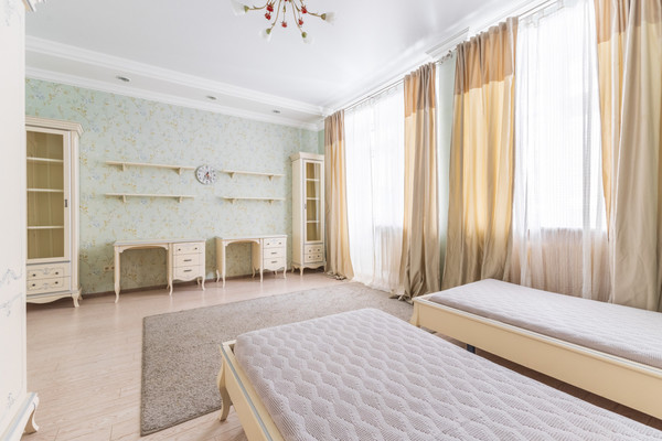 Продам трехкомнатную (3-комн.) квартиру, Чистопольская ул, 32, Казань г