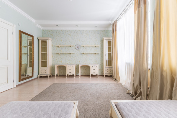 Продам трехкомнатную (3-комн.) квартиру, Чистопольская ул, 32, Казань г