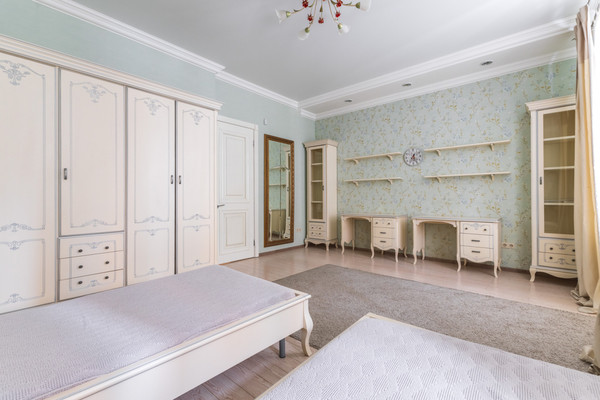 Продам трехкомнатную (3-комн.) квартиру, Чистопольская ул, 32, Казань г