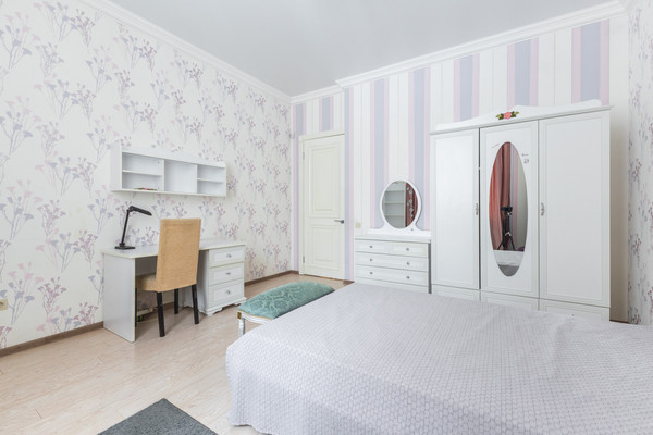 Продам трехкомнатную (3-комн.) квартиру, Чистопольская ул, 32, Казань г