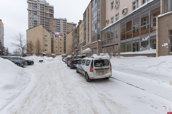 Продам трехкомнатную (3-комн.) квартиру, Чистопольская ул, 32, Казань г