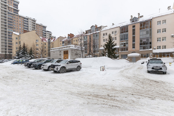 Продам трехкомнатную (3-комн.) квартиру, Чистопольская ул, 32, Казань г