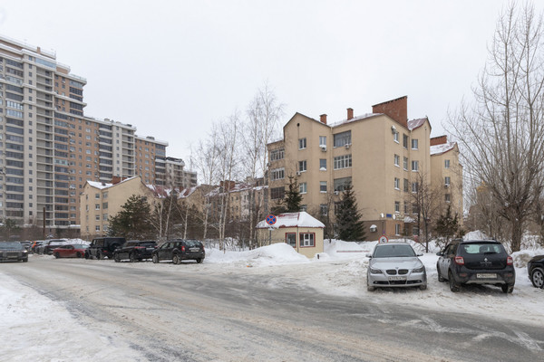 Продам трехкомнатную (3-комн.) квартиру, Чистопольская ул, 32, Казань г