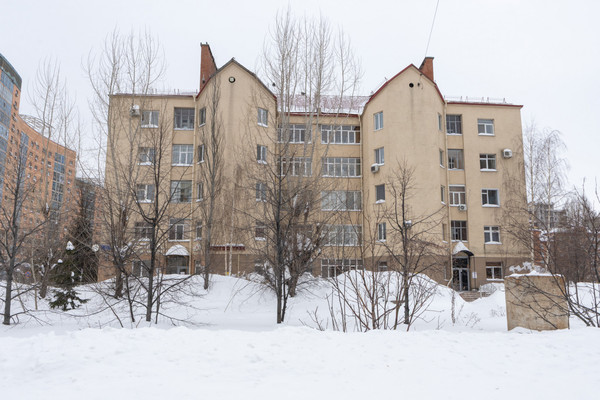 Продам трехкомнатную (3-комн.) квартиру, Чистопольская ул, 32, Казань г