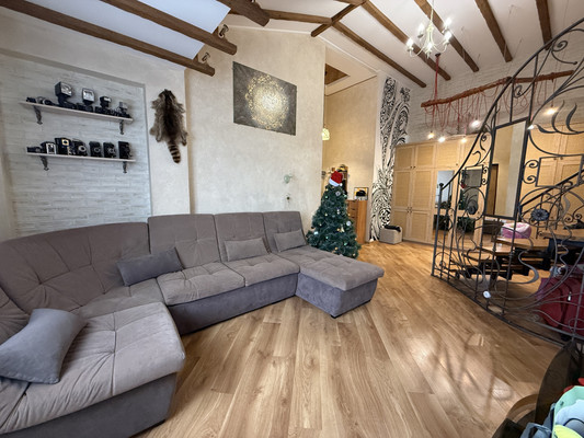 Продам двухкомнатную (2-комн.) квартиру, Камская ул, 31, Симферополь г