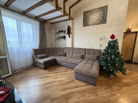 Продам двухкомнатную (2-комн.) квартиру, Камская ул, 31, Симферополь г