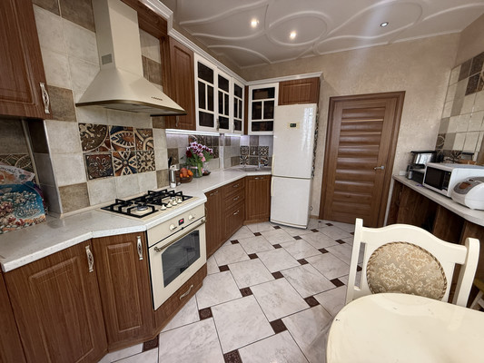 Продам двухкомнатную (2-комн.) квартиру, Камская ул, 31, Симферополь г