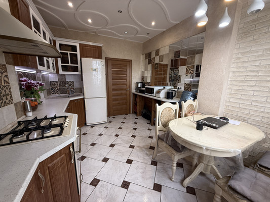 Продам двухкомнатную (2-комн.) квартиру, Камская ул, 31, Симферополь г