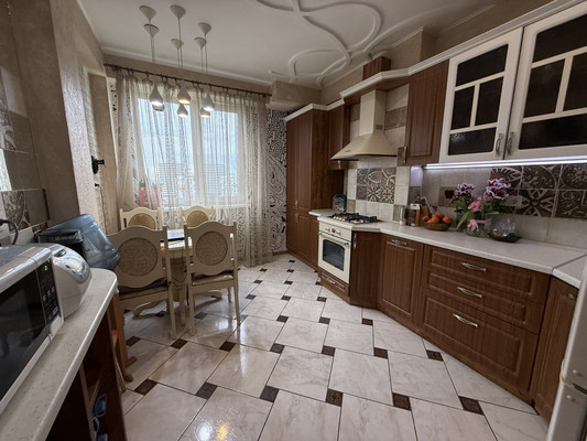 Продам двухкомнатную (2-комн.) квартиру, Камская ул, 31, Симферополь г