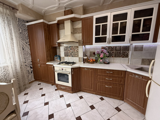 Продам двухкомнатную (2-комн.) квартиру, Камская ул, 31, Симферополь г