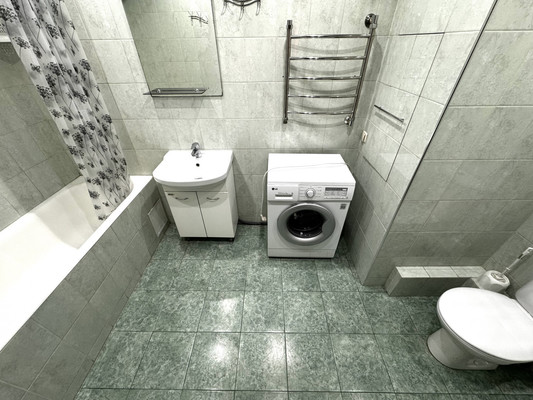 Продам однокомнатную (1-комн.) квартиру, Авиаторов ул, 2к1, Люберцы г