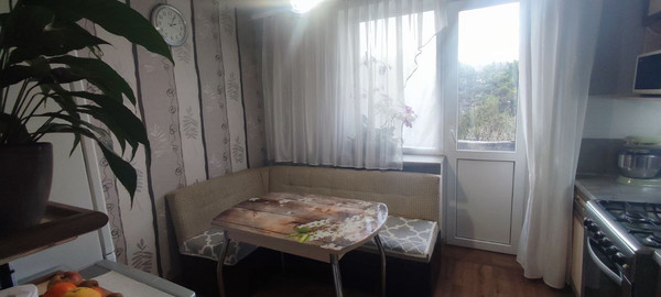 Продам трехкомнатную (3-комн.) квартиру, Генерала Родионова ул, 5, Симферополь г