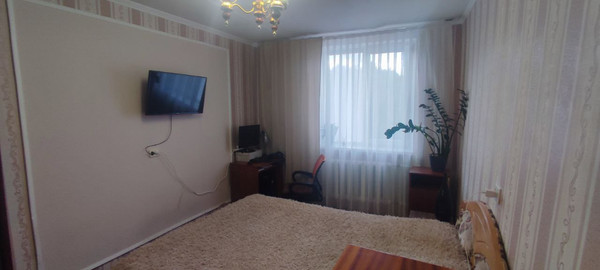 Продам трехкомнатную (3-комн.) квартиру, Генерала Родионова ул, 5, Симферополь г