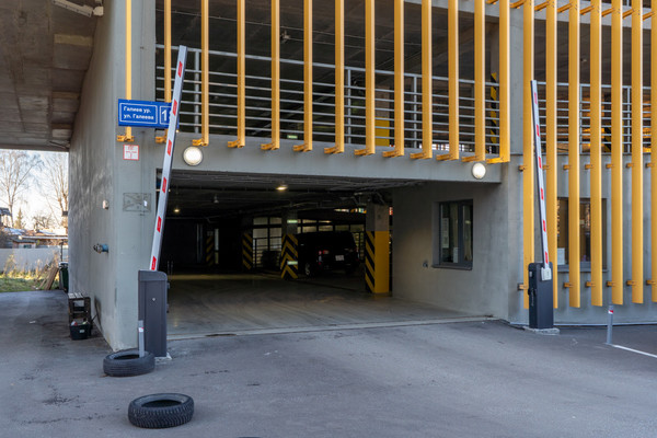 Продам машиноместо 13,3 м2, Галеева ул, 18, Казань г