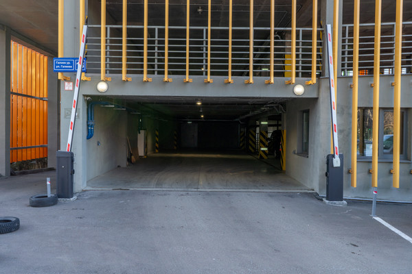 Продам машиноместо 13,3 м2, Галеева ул, 18, Казань г