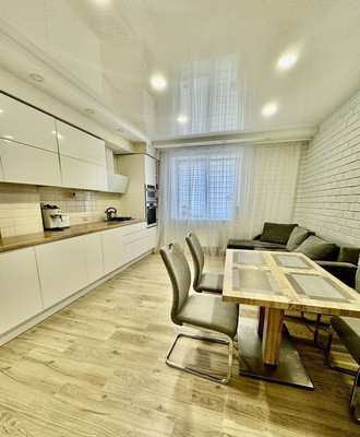 Продам двухкомнатную (2-комн.) квартиру, Озерная ул, 41А, Калининград г