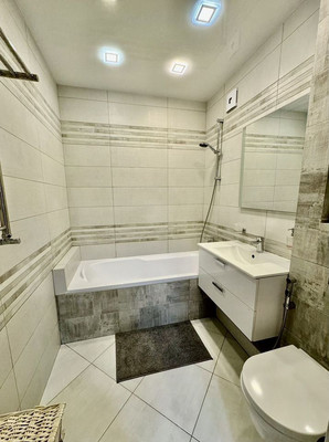 Продам двухкомнатную (2-комн.) квартиру, Озерная ул, 41А, Калининград г