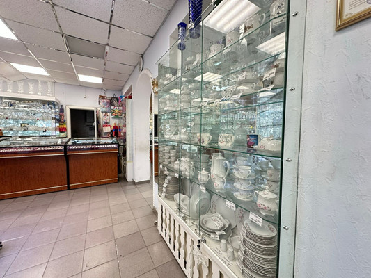 Продам торговое помещение 108 м2, Победа Революции пр-кт, 103, Шахты г