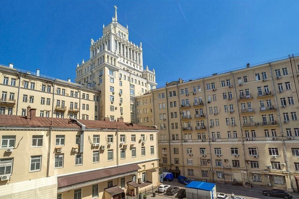 Продам двухкомнатную (2-комн.) квартиру, Большая Садовая ул, 5к1, Москва г