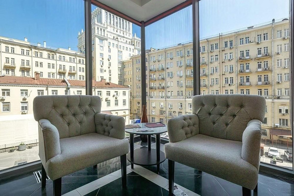 Продам двухкомнатную (2-комн.) квартиру, Большая Садовая ул, 5к1, Москва г