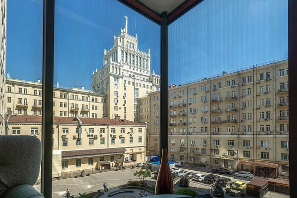 Продам двухкомнатную (2-комн.) квартиру, Большая Садовая ул, 5к1, Москва г